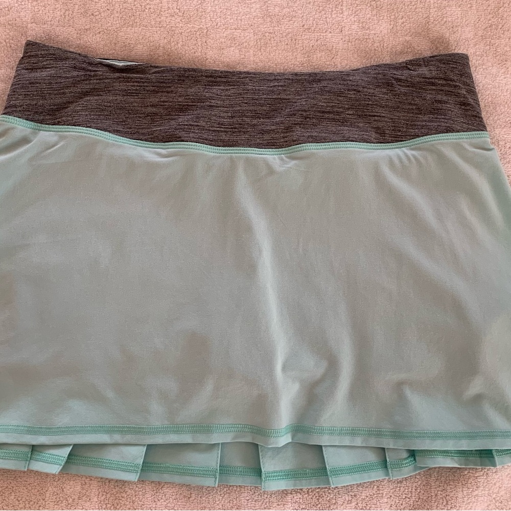 Lulu Lemon - Pace Setter Skort  size 4. Sea foam green